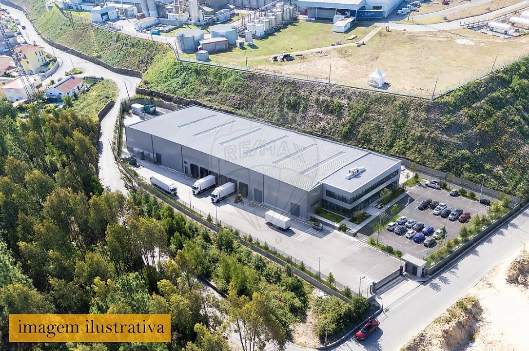 Armazém para Venda em Vila Chã, Codal e Vila Cova de Perrinho Foto 2