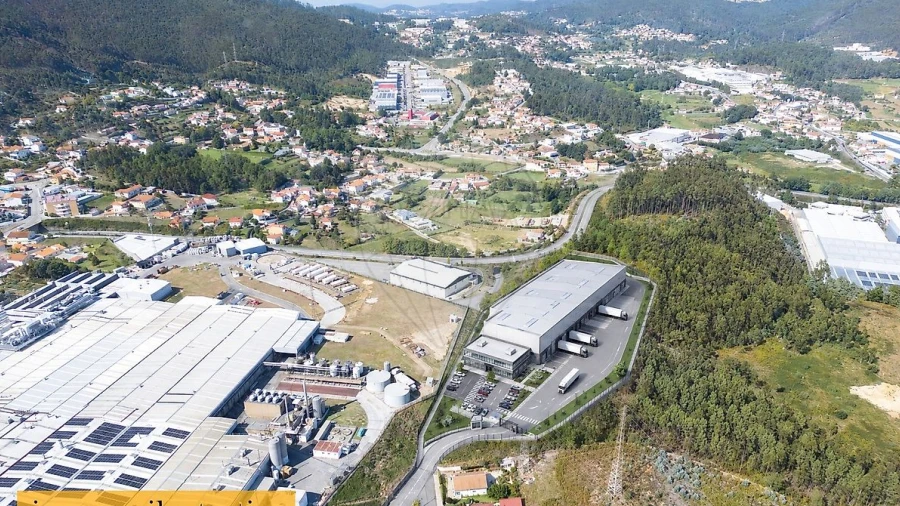 Armazém para Venda em Vila Chã, Codal e Vila Cova de Perrinho
