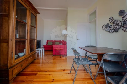 Apartamento T2 para Arrendamento em Santa Maria Maior