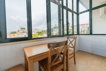 Apartamento T2 para Arrendamento em Santa Maria Maior