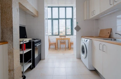 Apartamento T2 para Arrendamento em Santa Maria Maior