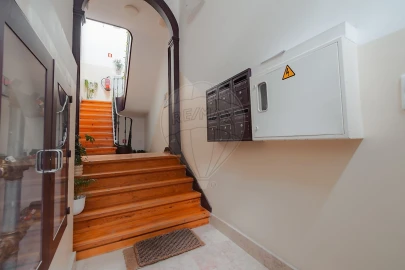 Apartamento T2 para Arrendamento em Santa Maria Maior
