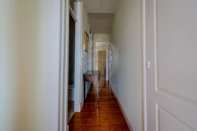 Apartamento T2 para Arrendamento em Santa Maria Maior