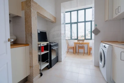Apartamento T2 para Arrendamento em Santa Maria Maior