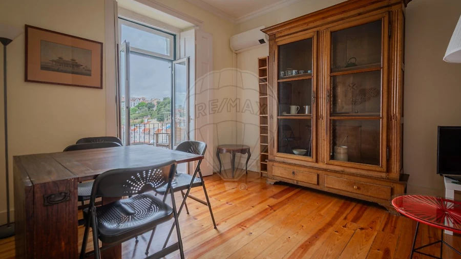 Apartamento T2 para Arrendamento em Santa Maria Maior