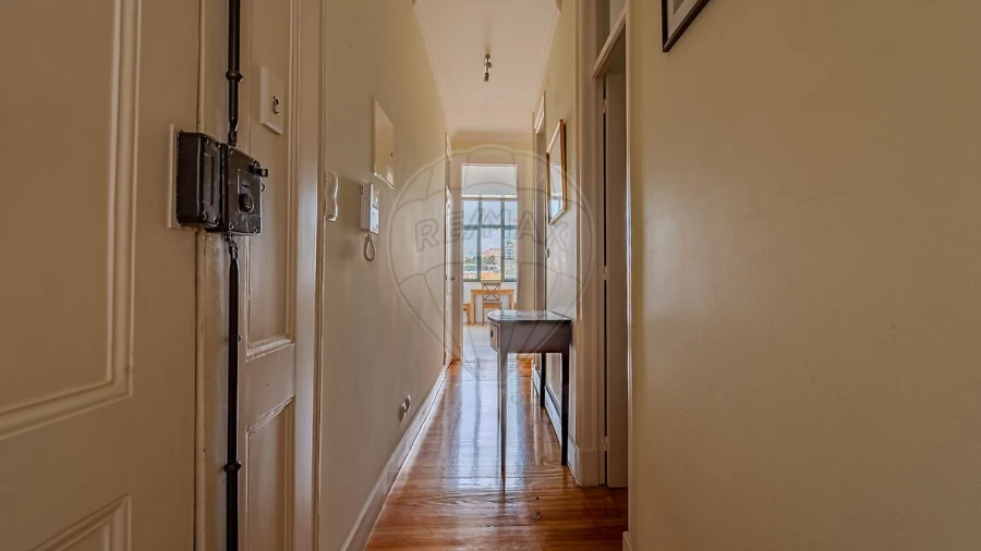 Apartamento T2 para Arrendamento em Santa Maria Maior
