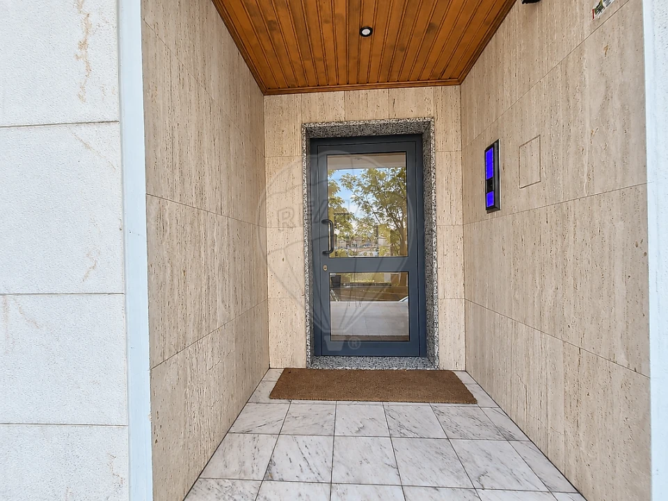 Apartamento T2 para Venda em Póvoa de Santo Adrião e Olival Basto Foto 1