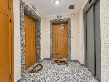 Apartamento T2 para Venda em Póvoa de Santo Adrião e Olival Basto