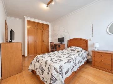 Apartamento T2 para Venda em Póvoa de Santo Adrião e Olival Basto