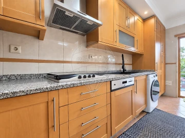 Apartamento T2 para Venda em Póvoa de Santo Adrião e Olival Basto