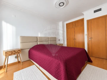 Apartamento T2 para Venda em Póvoa de Santo Adrião e Olival Basto