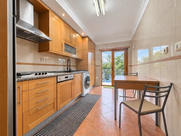 Apartamento T2 para Venda em Póvoa de Santo Adrião e Olival Basto