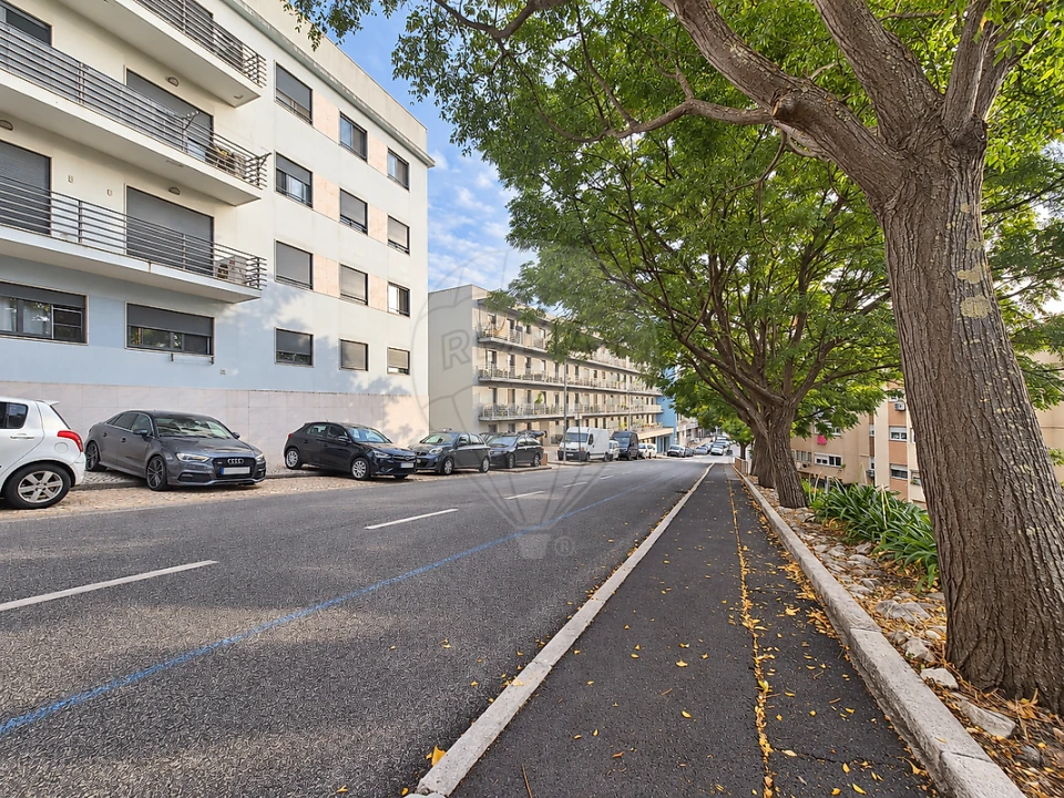 Apartamento T2 para Venda em Póvoa de Santo Adrião e Olival Basto Foto 32
