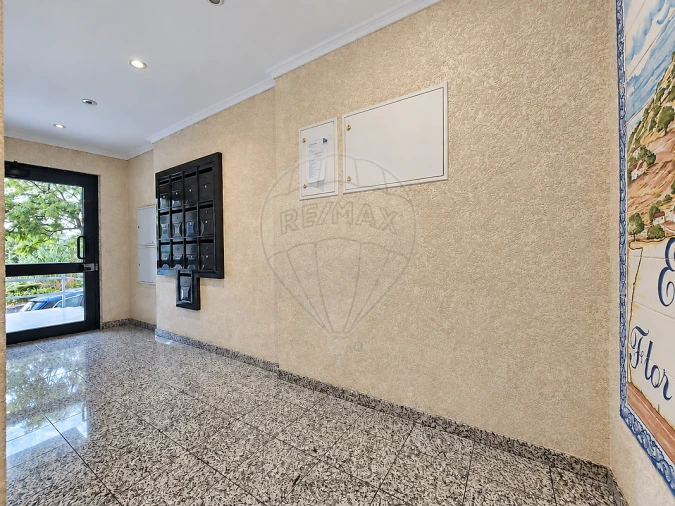 Apartamento T2 para Venda em Póvoa de Santo Adrião e Olival Basto Foto 2