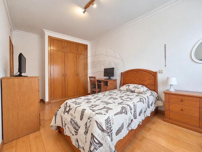 Apartamento T2 para Venda em Póvoa de Santo Adrião e Olival Basto Foto 11