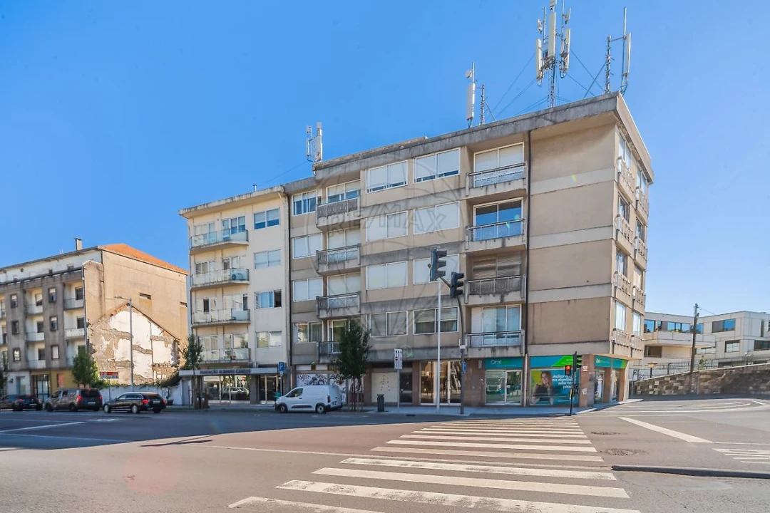 Apartamento T4 para Venda em Lordelo do Ouro e Massarelos Foto 29