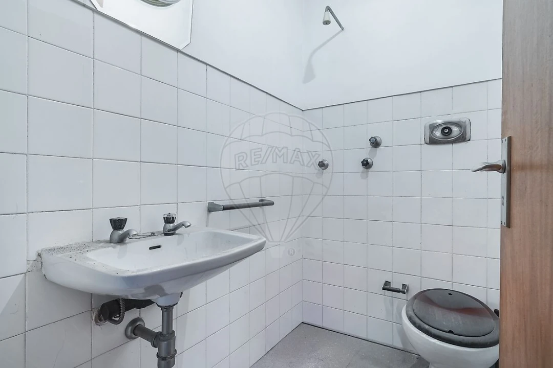 Apartamento T4 para Venda em Lordelo do Ouro e Massarelos Foto 1