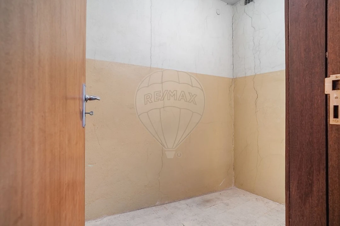 Apartamento T4 para Venda em Lordelo do Ouro e Massarelos Foto 2