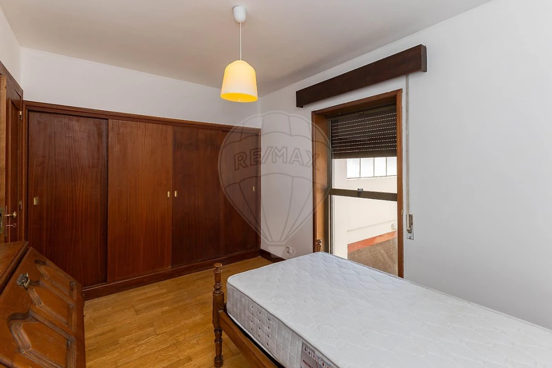 Apartamento T2 para Arrendamento em Paranhos Foto 17