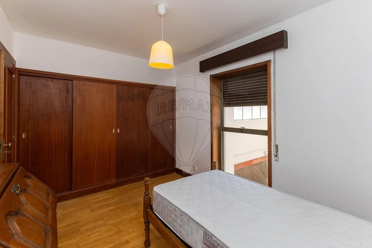 Apartamento T2 para Arrendamento em Paranhos Foto 17