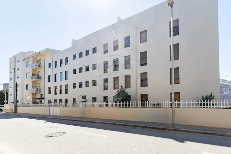 Apartamento T2 para Arrendamento em Paranhos Foto 2