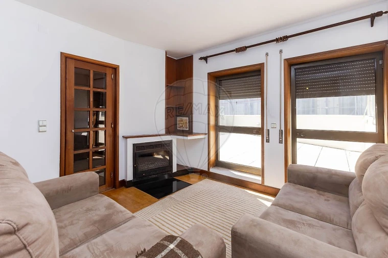 Apartamento T2 para Arrendamento em Paranhos Foto 7