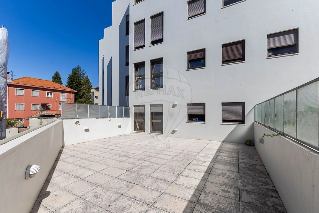 Apartamento T2 para Arrendamento em Paranhos Foto 9