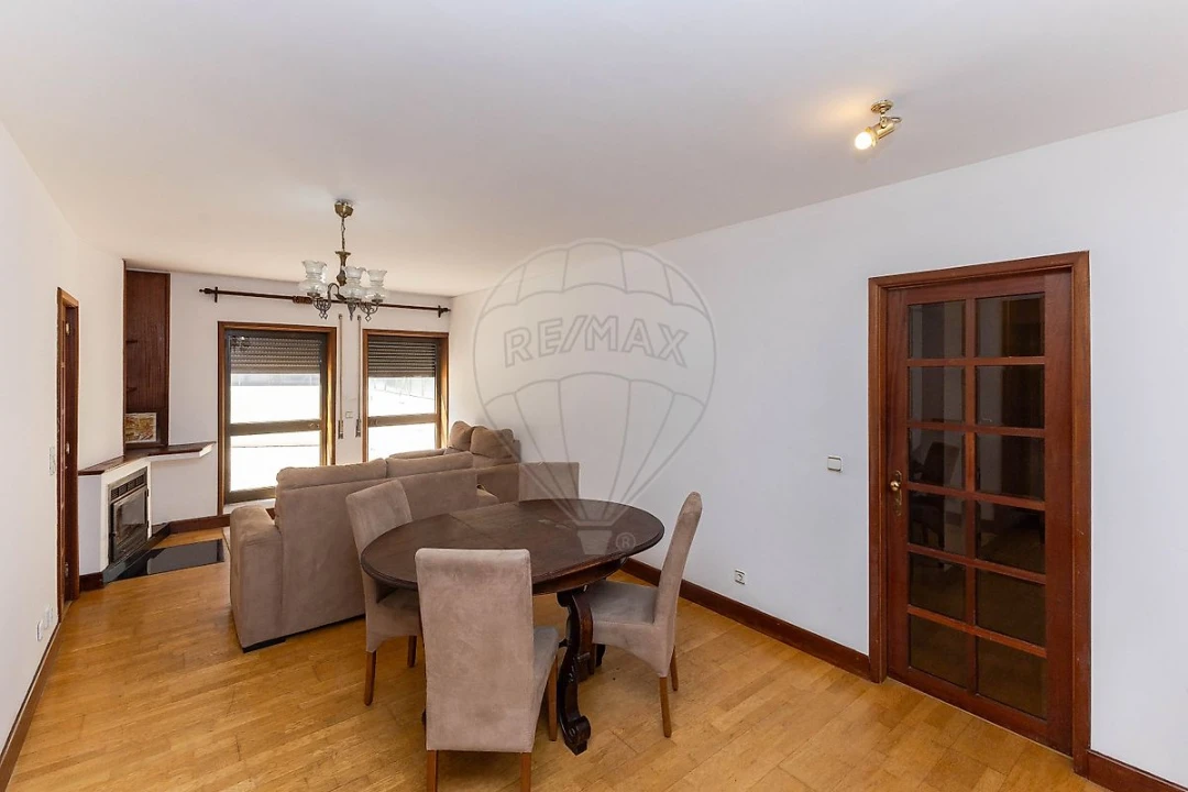 Apartamento T2 para Arrendamento em Paranhos Foto 23