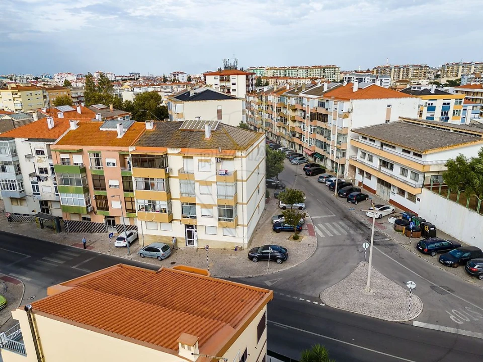Apartamento T3 para Venda em Seixal, Arrentela e Aldeia de Paio Pires Foto 2
