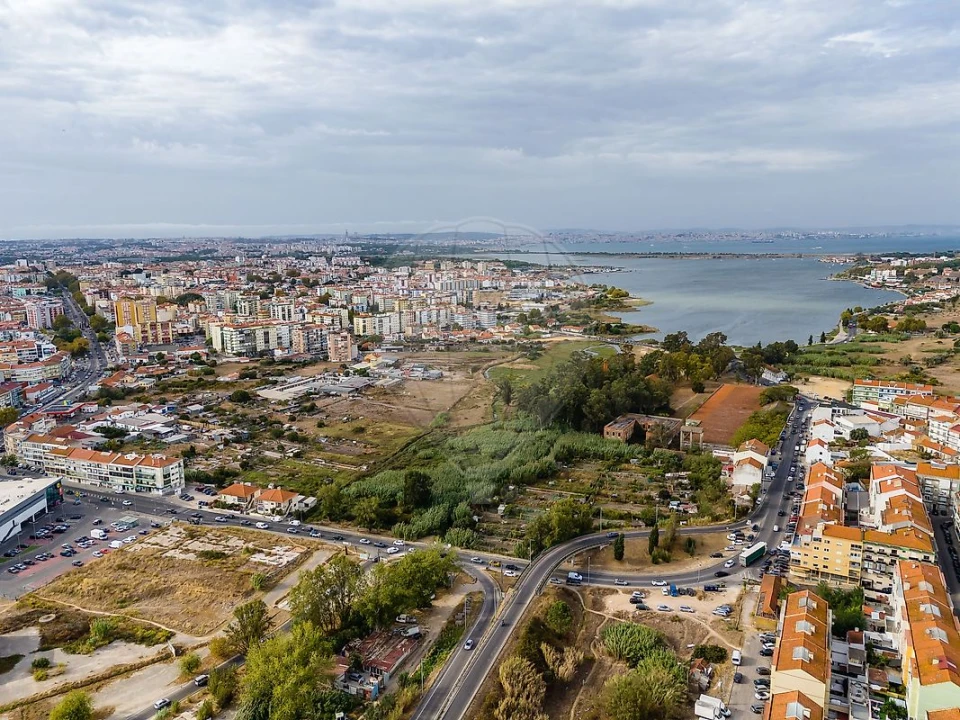 Apartamento T3 para Venda em Seixal, Arrentela e Aldeia de Paio Pires Foto 1