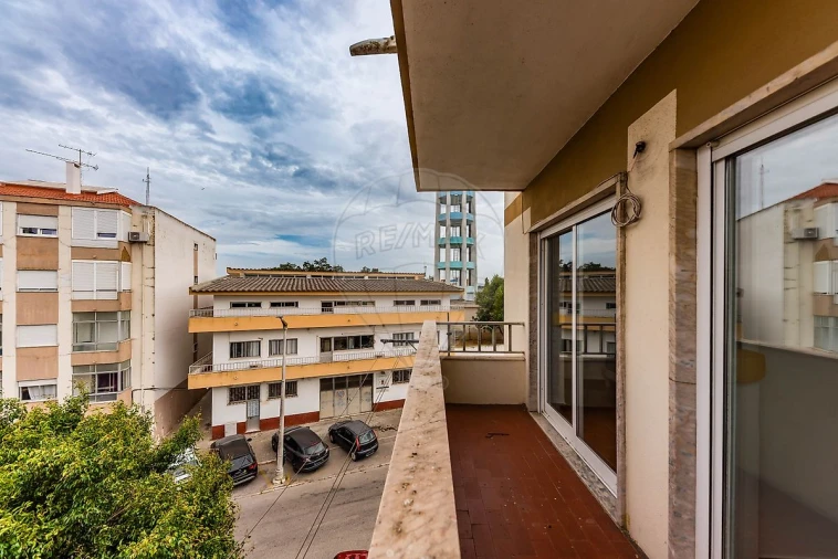 Apartamento T3 para Venda em Seixal, Arrentela e Aldeia de Paio Pires Foto 27