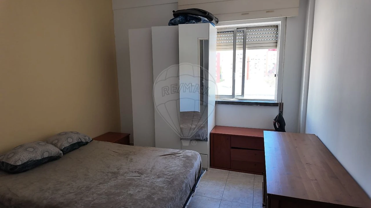 Apartamento T1 para Venda em Corroios Foto 2