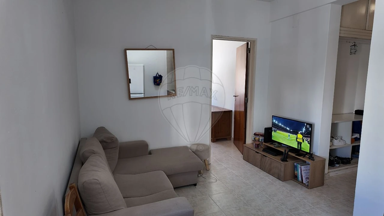 Apartamento T1 para Venda em Corroios Foto 9