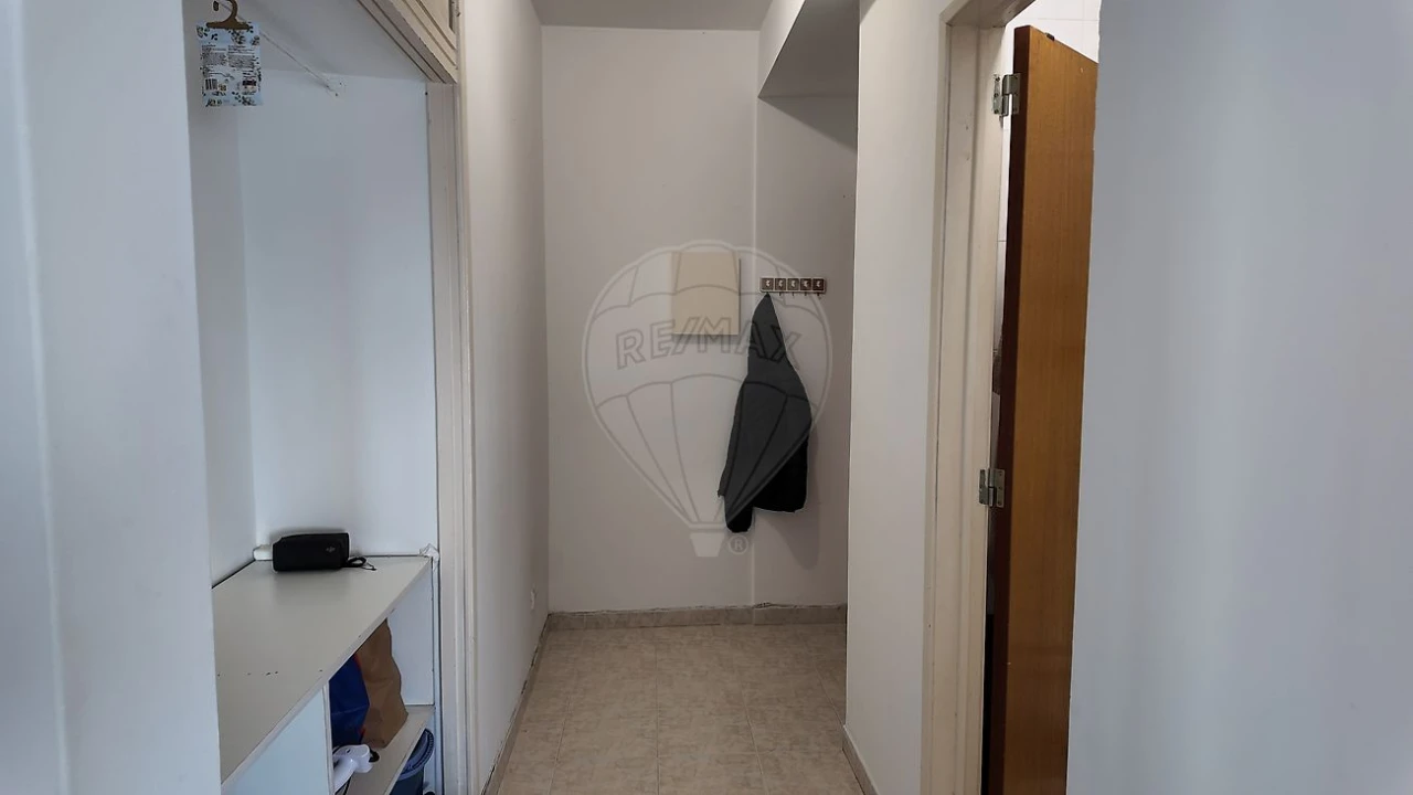 Apartamento T1 para Venda em Corroios Foto 3