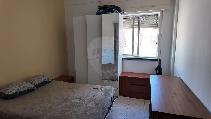 Apartamento T1 para Venda em Corroios Foto 2