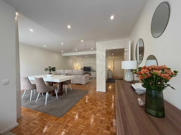 Apartamento T3 para Venda em Santa Maria da Feira, Travanca, Sanfins e Espargo