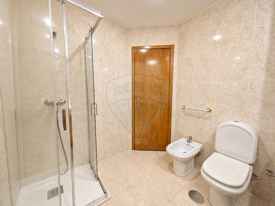 Apartamento T2 para Venda em Arcozelo Foto 20