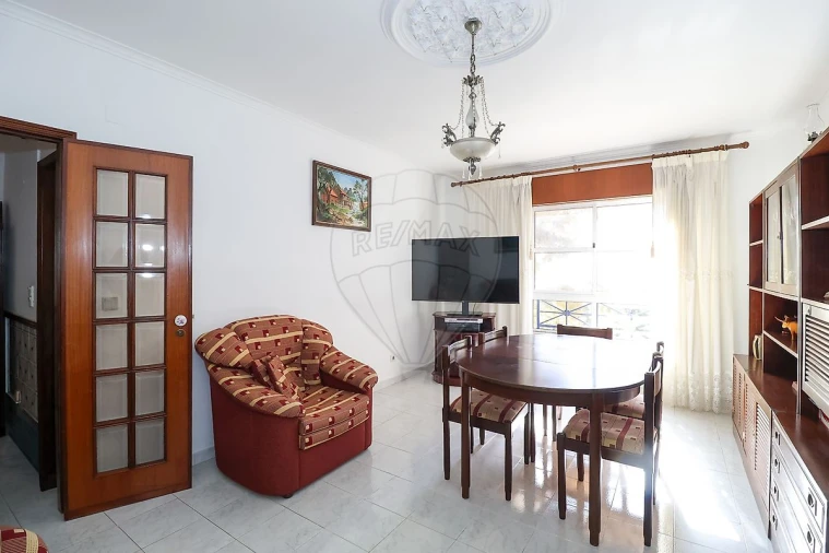 Apartamento T2 para Venda em Algueirão-Mem Martins Foto 5