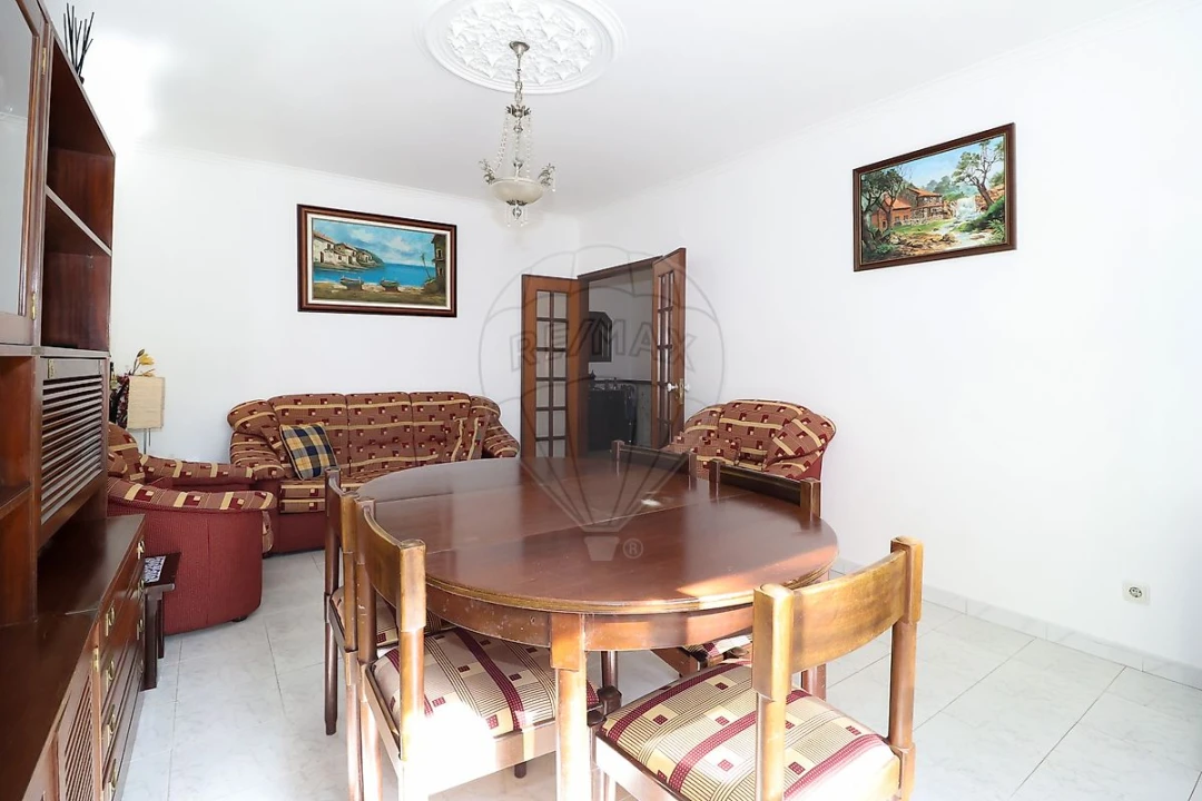 Apartamento T2 para Venda em Algueirão-Mem Martins Foto 1
