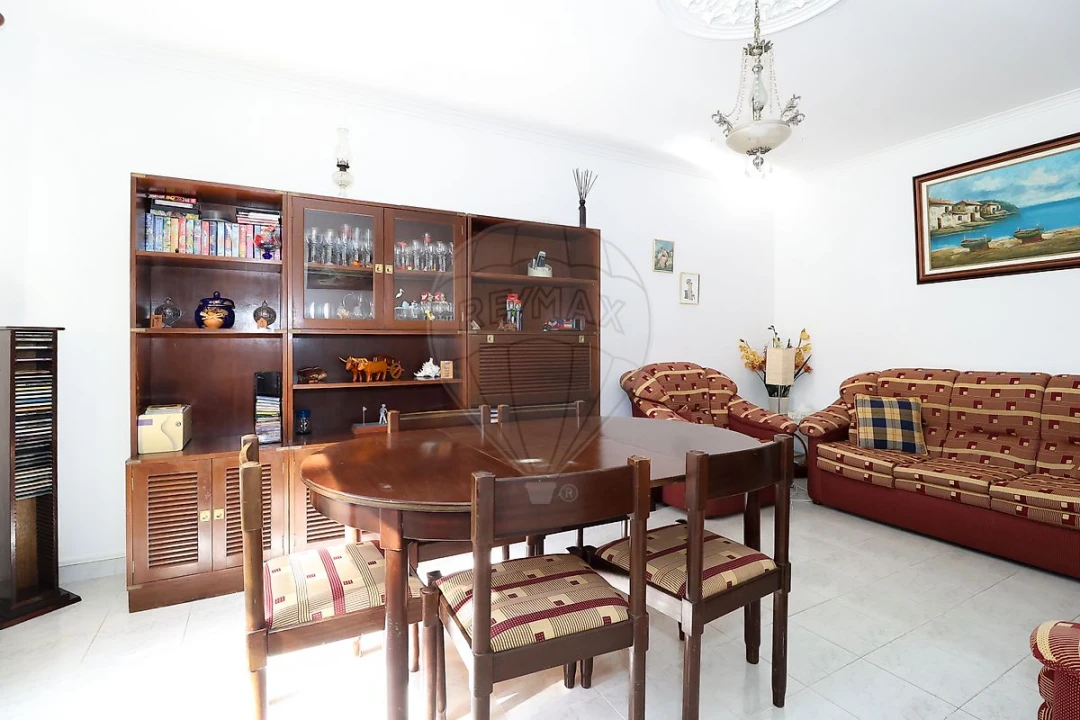 Apartamento T2 para Venda em Algueirão-Mem Martins Foto 2