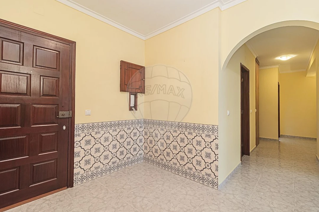Apartamento T3 para Venda em Santa Maria e São Miguel, São Martinho, São Pedro Penaferrim Foto 1