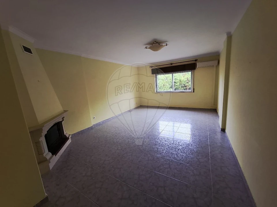 Apartamento T3 para Venda em Santa Maria e São Miguel, São Martinho, São Pedro Penaferrim Foto 1