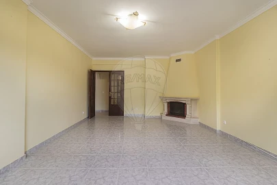 Apartamento T3 para Venda em Santa Maria e São Miguel, São Martinho, São Pedro Penaferrim
