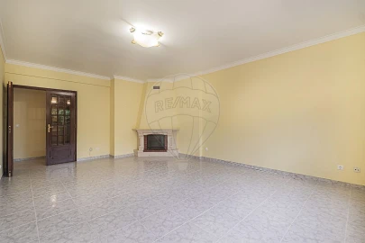 Apartamento T3 para Venda em Santa Maria e São Miguel, São Martinho, São Pedro Penaferrim