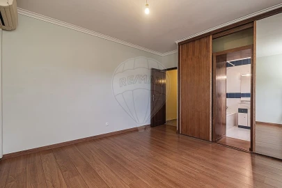 Apartamento T3 para Venda em Santa Maria e São Miguel, São Martinho, São Pedro Penaferrim