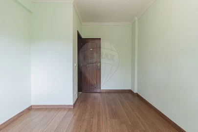 Apartamento T3 para Venda em Santa Maria e São Miguel, São Martinho, São Pedro Penaferrim