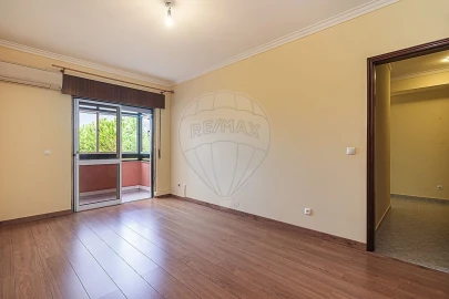 Apartamento T3 para Venda em Santa Maria e São Miguel, São Martinho, São Pedro Penaferrim