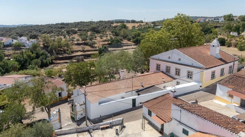 Quinta T
           para Arrendamento em São Bras e São Lourenço
