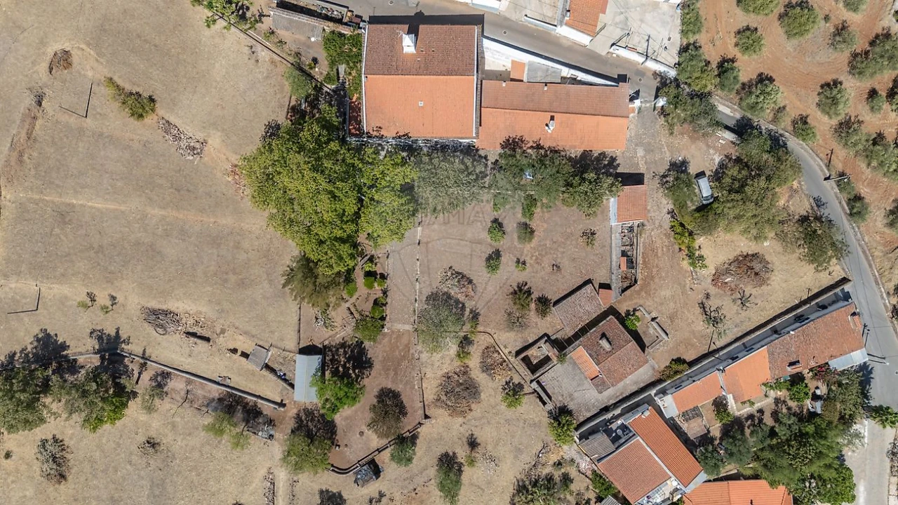 Quinta T
           para Arrendamento em São Bras e São Lourenço Foto 15