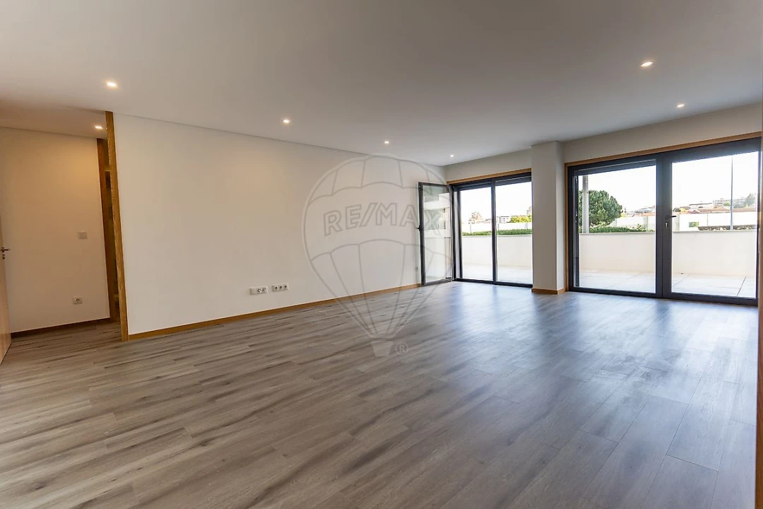 Apartamento T1 para Arrendamento em Aguas Santas Foto 3